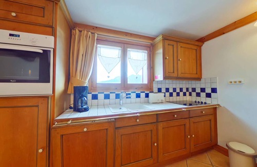 Bisanne 1500 Apartment | Cozy Ski-in/Ski-out 3BR Mezzanine Apt with Balcony, Sleeps 10
