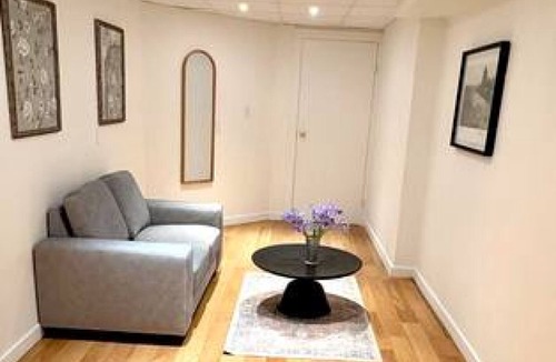 Upper Lonsdale House | Cozy Studio for whole Family | North Vancouver