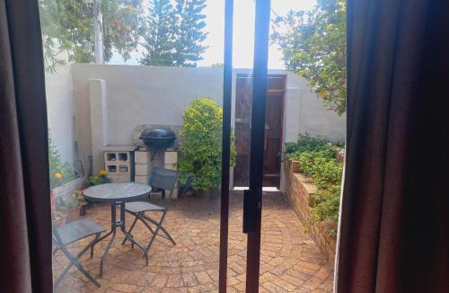 Muizenberg Apartment | Cozy Studio Next to the Vlei and Nature Reserve