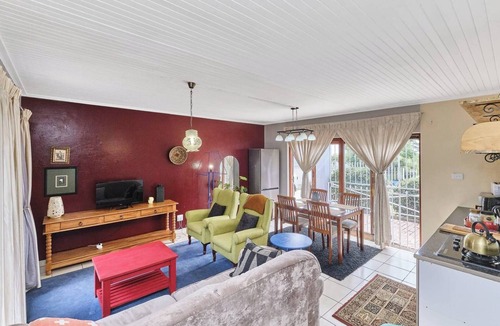 Greater Johannesburg Metropolitan Area Apartment | Cozy Two Bedroom Escape