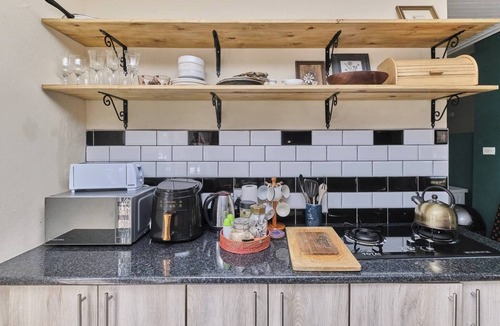 Greater Johannesburg Metropolitan Area Apartment | Cozy Two Bedroom Escape