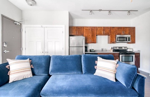 Music Row Apartment | CozySuites Music Row Bold 1BR in Nashville! 48