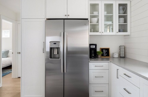 Central Lonsdale House | Creekside Urban Guesthouse w/King bed & Parking