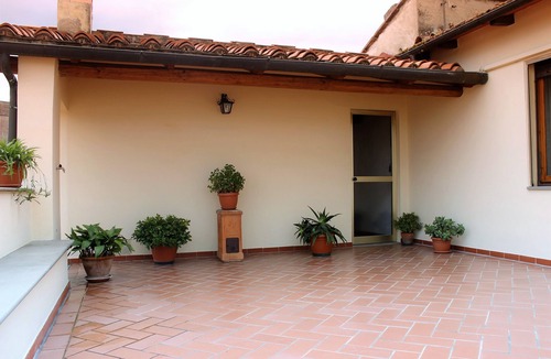 Florence Apartment | Cute and bright apartment in a private courtyard and quiet