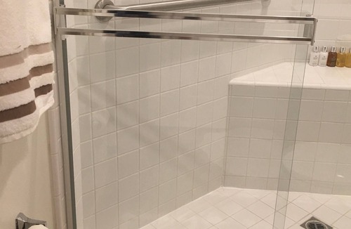 Thousand Oaks Condo | CUTEST AND CLEANEST ROOM IN OAK PARK! 20 MINUTES TO MALIBU, MINUTES TO AMGEN!
