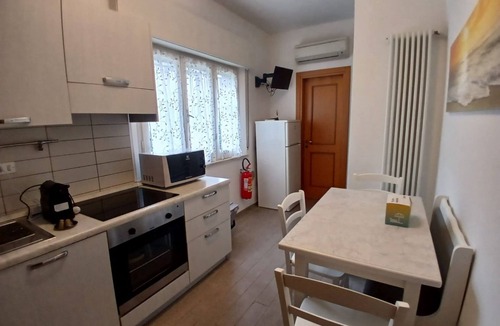 Pinarella Apartment | CV008 - Cervia, renovated three-room apartment on the seafront