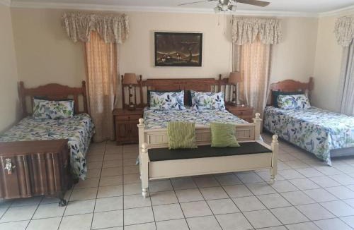 Broederstroom House | Cynthias Country Farm Stay 5bedroom