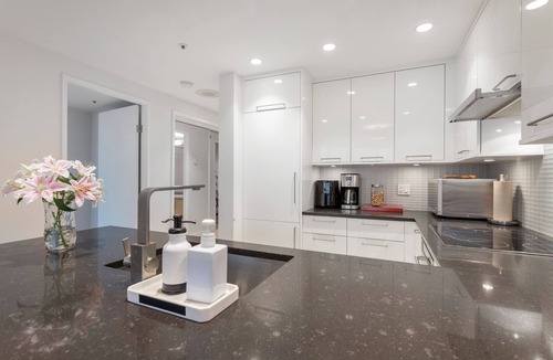 Coal Harbour Apartment | D17 - Amazing waterfront 2 bedroom unit