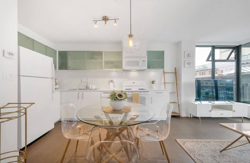 Central Condo | D26 - Furnished 1-Bedroom Apartment in Gastown