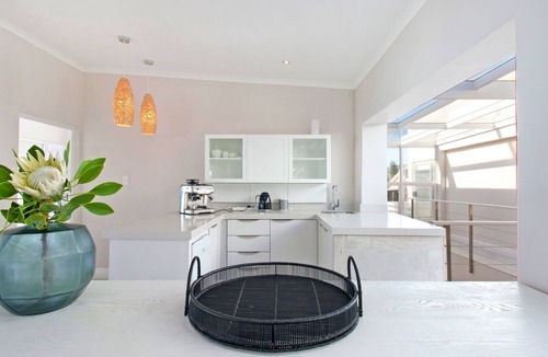 Kommetjie House | Das Bay House - Luxuriöses Wohnen an der Küste in Kommetjie by Interhome