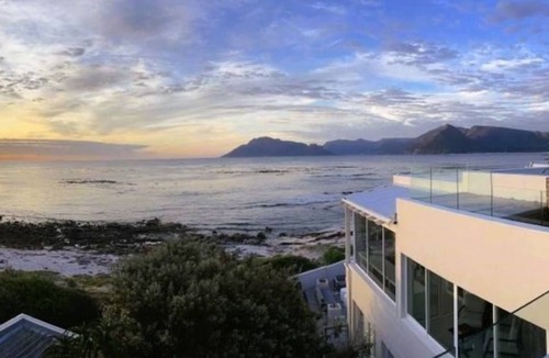 Kommetjie House | Das Bay House - Luxuriöses Wohnen an der Küste in Kommetjie by Interhome