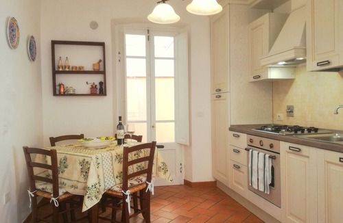 Prato Apartment | Datini Apartment in Tuscany (2 room 4 people - WIFI - TERRACE - GARAGE)