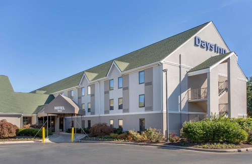 Lanham Hotel | Days Inn by Wyndham Lanham Washington DC