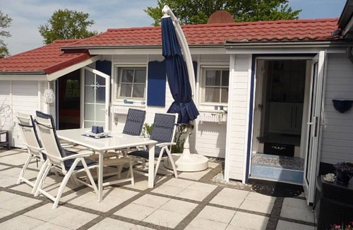 Onderdijk House | De Graaf by Interhome