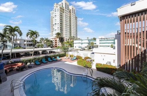 Central Beach Hotel | Deco Boutique Hotel