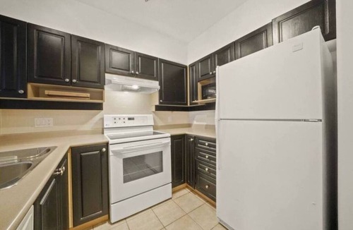 District of North Vancouver Apartment | Deep Cove Cozy 1BR Condo