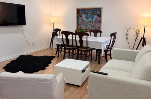 Dollarton House | Deep Cove holiday