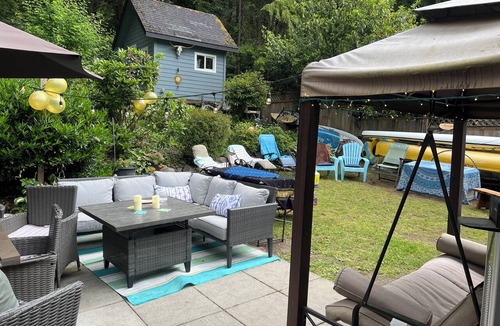 Deep Cove House | Deep Cove Ripple Retreat