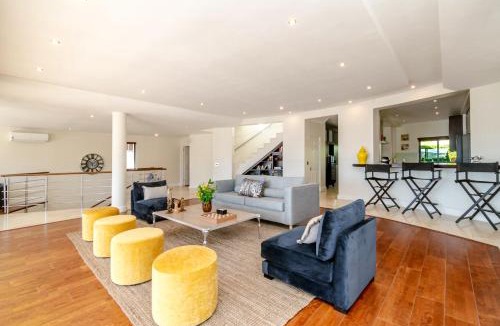Scott Estate Villa | Défren House - Villa with panoramic view and pool, optional housekeeping and private service in Hout Bay