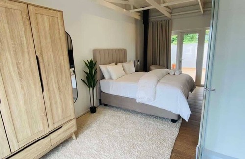 Greater Johannesburg Metropolitan Area Apartment | Delightful 1-bedroom apartment in vibrant Johannesburg neighborhood