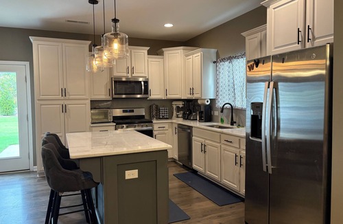 High Point House | Delightful 4-bedroom house with AC in charming High Point