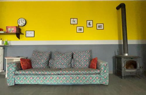 Castana Apartment | Delightful Home-Lovely Hill View