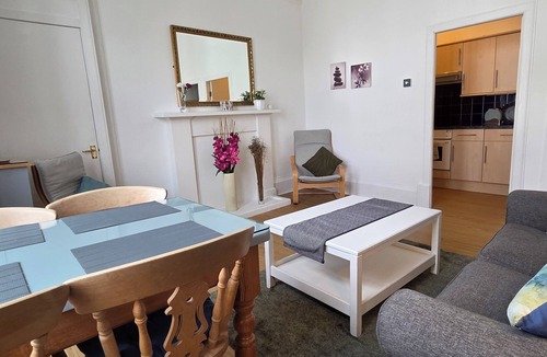 Old Town Apartment | Delightful Old Town Apartment 5 minutes walk from Royal Mile & Edinburgh Castle