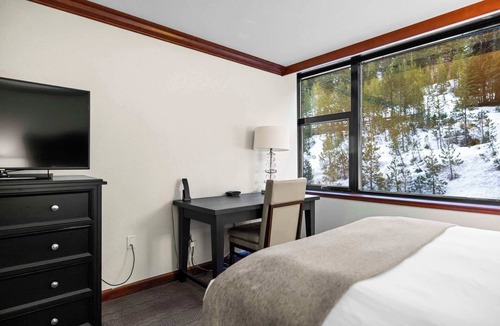 Olympic Valley Resort | Deluxe Forest View Studio-No Resort Fees for July