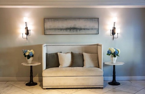 Kalorama Heights Hotel | Deluxe King Room at The Normandy Hotel, Minutes to Smithsonian's National Zoo!