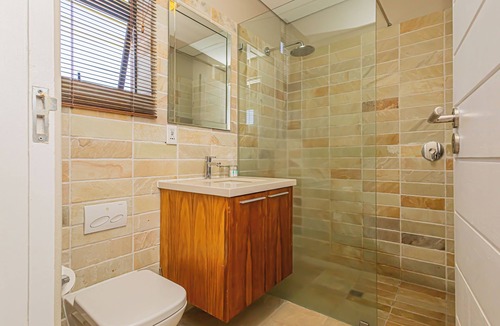 Cloetesville Hotel | Deluxe Room - Ladybird