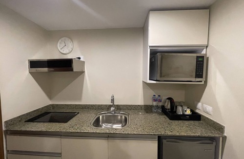 Heliopolis Apartment | Deluxe Studio King - 5 min away from the Airport