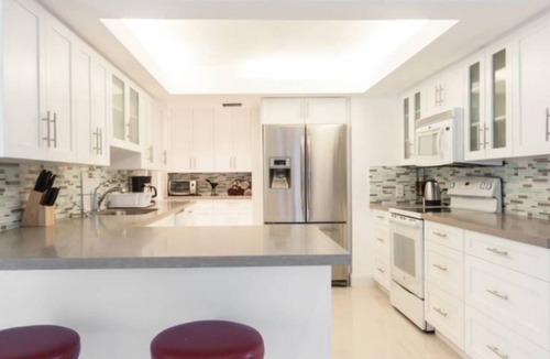Fort Lauderdale Villa | DESIGNER OASIS RESORT .12 BEDROOMS .7 BATHS .PRIVATE RESORT .SLEEPS 24 GUESTS