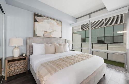 Bay Cloverhill Apartment | Designer Skyline Retreat 2BR w Skyline Terrace