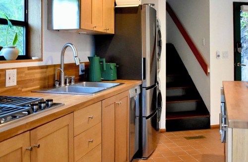 Fernwood House | Designer Topanga gem Hot Tub EV Charger Views Entire Home