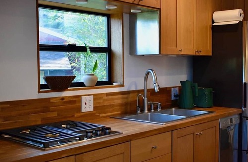 Fernwood House | Designer Topanga gem Hot Tub EV Charger Views Entire Home