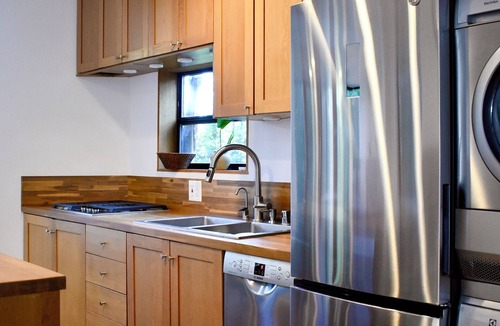 Fernwood House | Designer Topanga gem Hot Tub EV Charger Views Entire Home