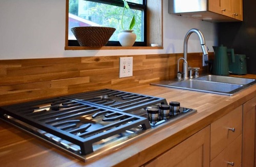 Fernwood House | Designer Topanga gem Hot Tub EV Charger Views Entire Home