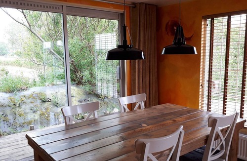 Hensbroek Ski Chalet | Detached chalet with beautiful terrace, near Alkmaar