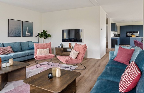 Opperdoes House | Detached group accommodation for 14 people