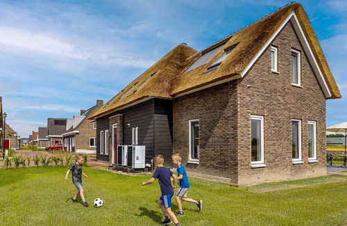 Opperdoes House | Detached group accommodation for 14 people