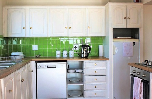 Gordons Bay Central House | 'Die Braaihuis', 3 Bedroom Vacation home with indoor braai overlooking the beach