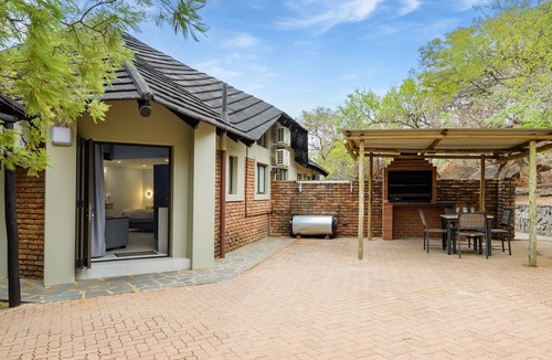 Madibeng Apartment | Dikhololo