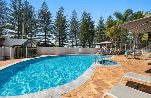 Burleigh Heads Apartment | Direct Beachfront Location!