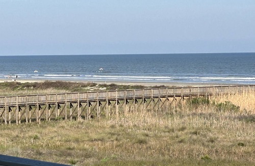 Red Fish Cove House | Directly on the beautiful Gulf Coast in Pointe West, Galveston, TX