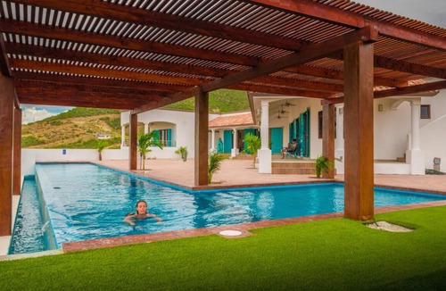 Buenavista Villa | DISCOUNTS! Walk 2 BEACH. THEATER 5 Bedrooms/7 Bath. Heated Pool-Jacuzzi