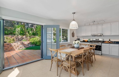 The Mesa House | Discover the luxury of Shoreline Breeze in Santa Barbara – a stunning 5-bedroom ocean view home!
