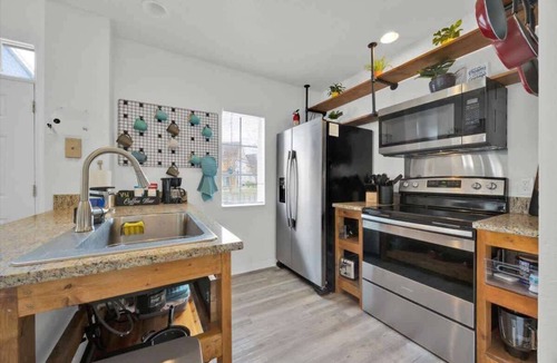 Venetian Bay Villages House | Disney-Themed Townhouse: 4BR, Resort Pools & Near Theme Parks!