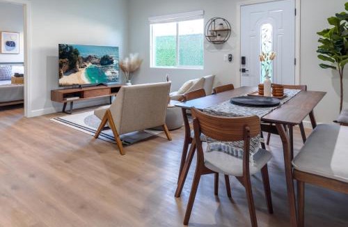 Midway City House | Disneyland Cozy Luxury Retreat I Sleeps 10, King Bed & EV Access