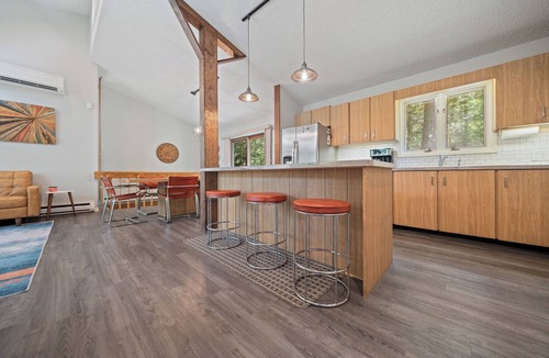 Pocono Pines House | DOCKSIDE DAYS-LAKEFRONT in Lake Naomi! Boating, Sunsets and Year-Round Fun