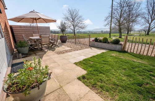 Shipston on Stour House | Dog friendly holiday home with superb garden and rural location - Ridge Barn